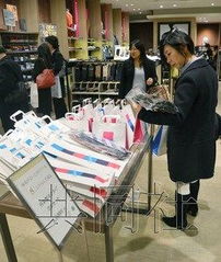 日本百貨店中國(guó)顧客免稅銷售額激增近五倍，日用百貨成消費(fèi)新寵